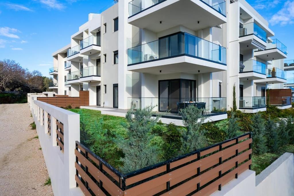 Maison Du Jardin 2-Bedroom Apartment Private Outdoor Jacuzzi Rhodes City エクステリア 写真