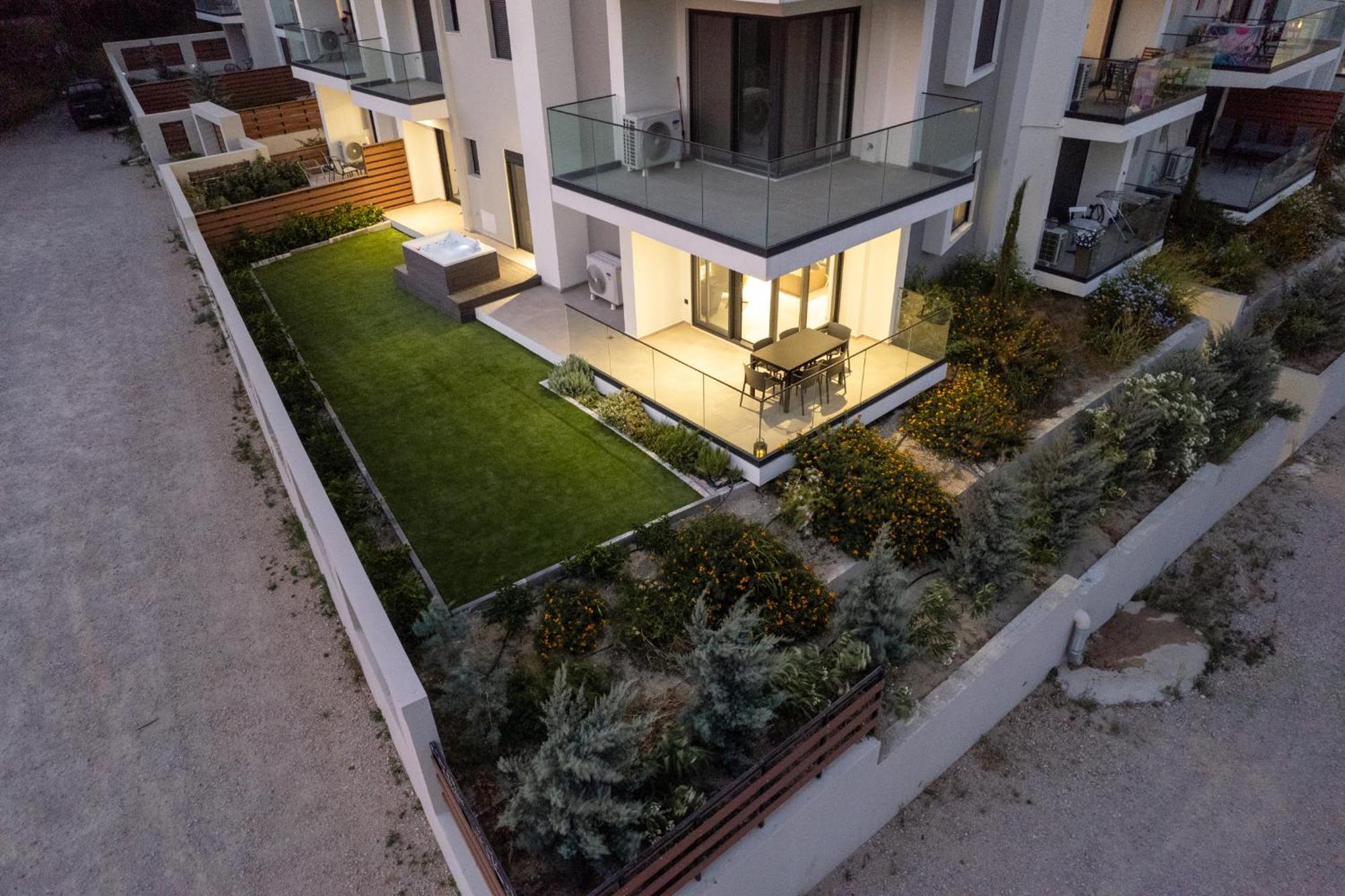Maison Du Jardin 2-Bedroom Apartment Private Outdoor Jacuzzi Rhodes City エクステリア 写真